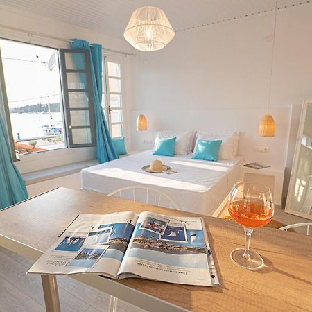 The White Rose Apartment Poros Town エクステリア 写真