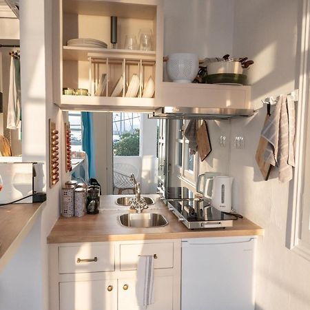 The White Rose Apartment Poros Town エクステリア 写真